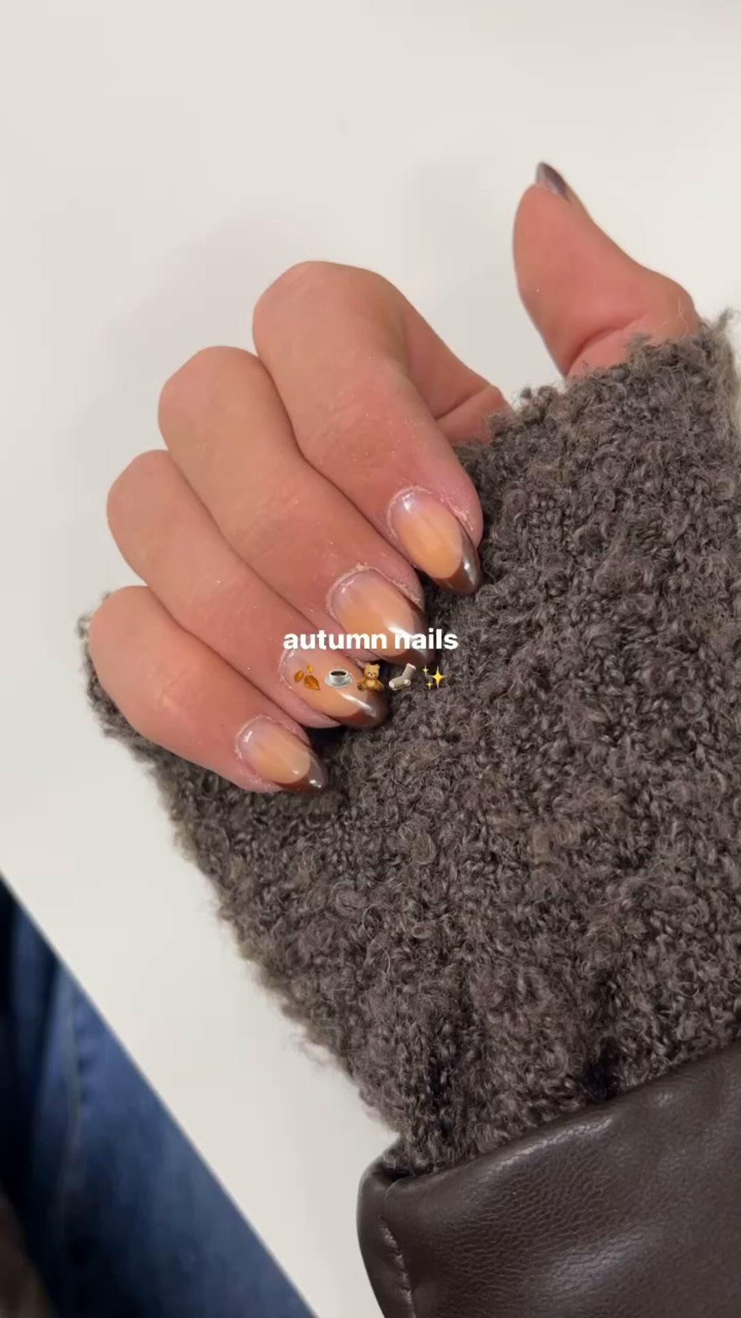 I am loving chrome nails this year so thought i’d make it more winter vibes with the chocolate tip! my fav biab nails in a while!!