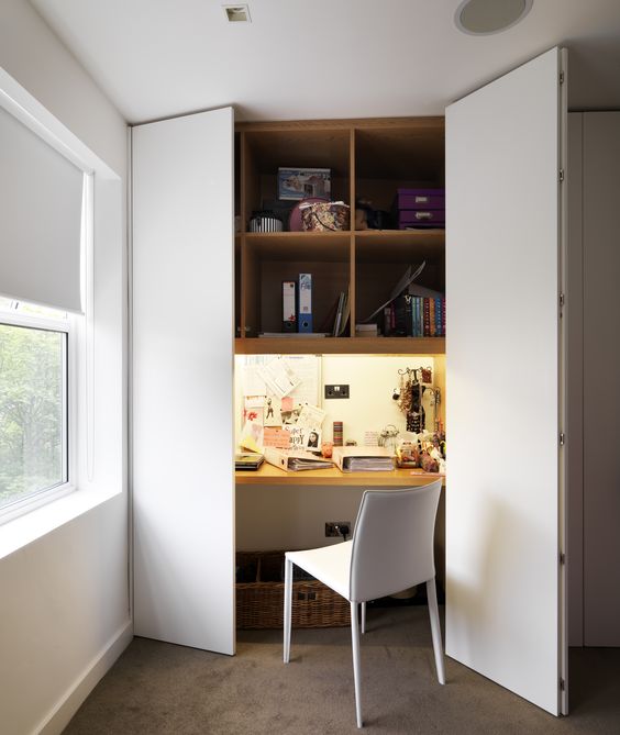 A built-in desk wardrobe conveniently utilises wasted space in the wardrobe.