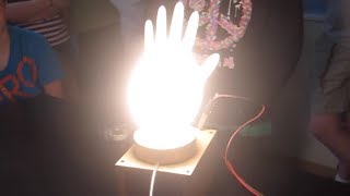 Homemade light bulb made in various containers/// Homemade Science with Bruce Yeany