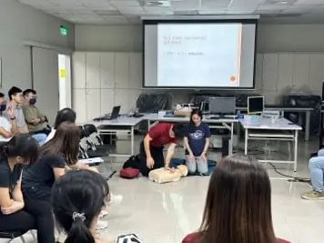 Figure 16:Collaborating with the fire department, we invite experts to conduct first aid education and training at the company to enhance employees' emergency response capabilities.