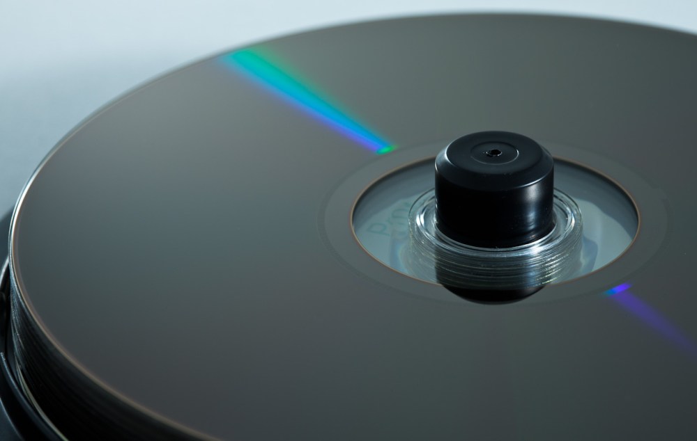 光碟, Sony證實不再生產消費級燒錄光碟、強調繼續生產商用壓製光碟，仍無法改變光碟將淡出市場命運<br><span style='color:#848482;font-size:16px;'>未來可能逐漸移轉到全數位化、雲端存放型態</span>, mashdigi－科技、新品、趣聞、趨勢