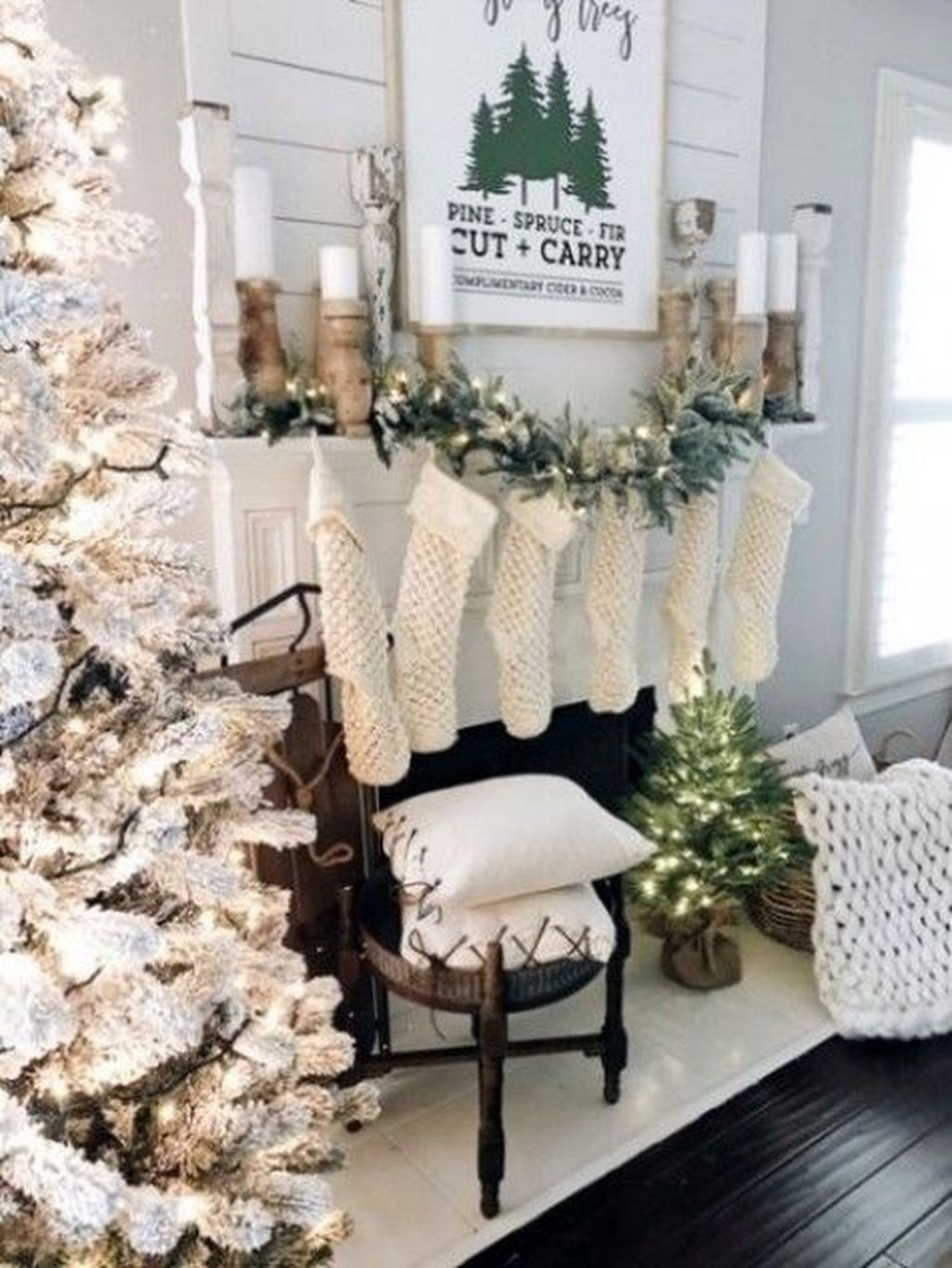 Lovely Winter Wonderland Home Decoration Ideas Look Beautiful 05