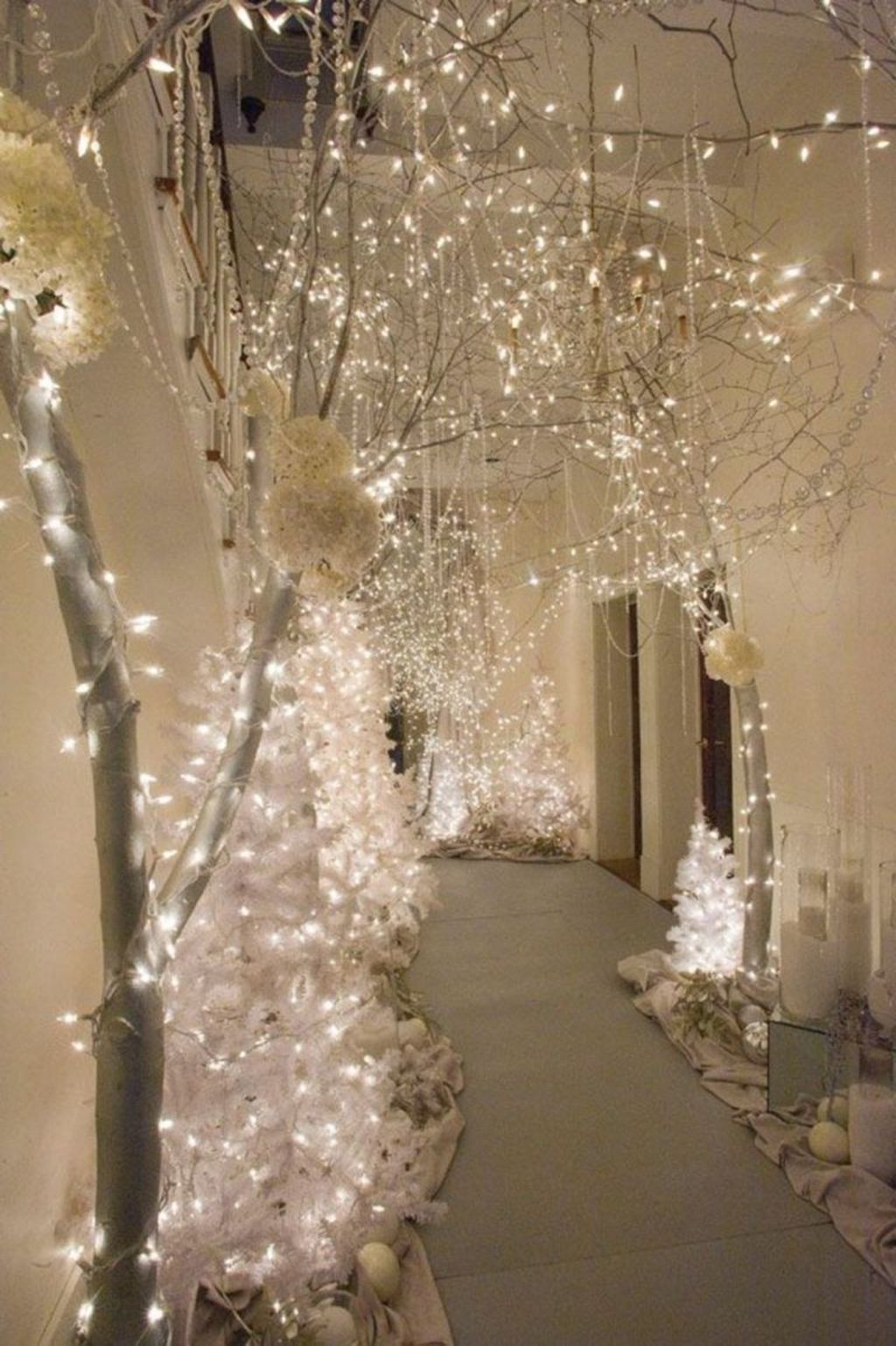 Lovely Winter Wonderland Home Decoration Ideas Look Beautiful 31