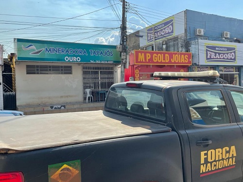 Lojas de ouro na cidade de Itaituba (PA), também conhecida como cidade pepita.
