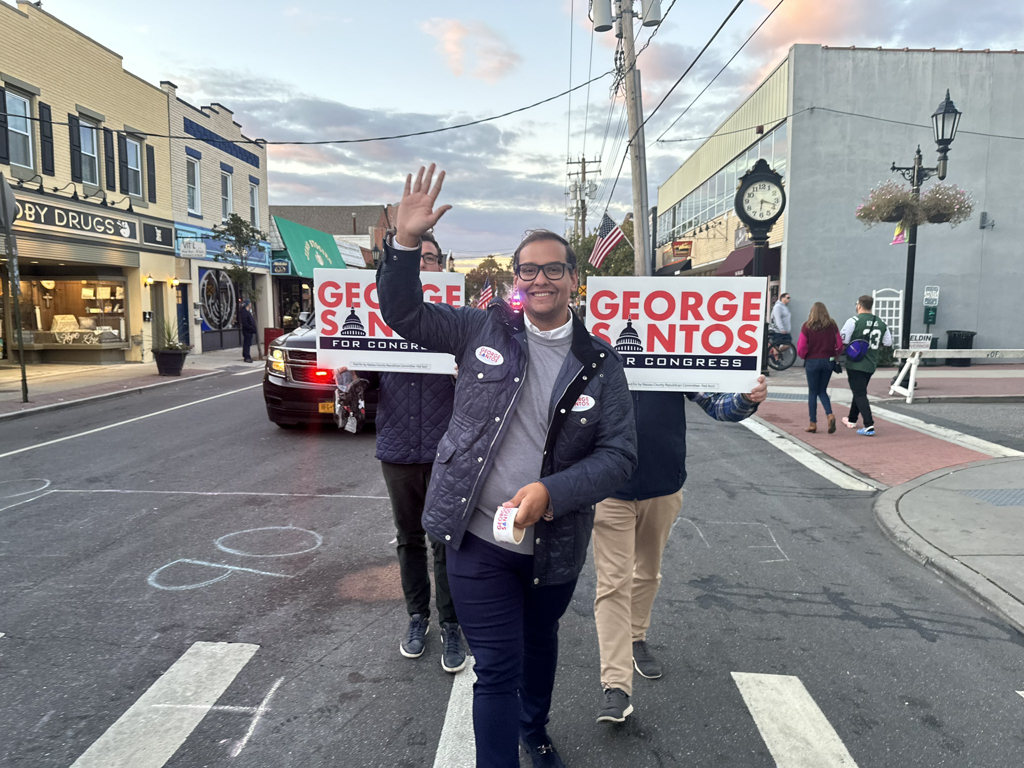 George Santos fazendo campanha para o Congresso americano