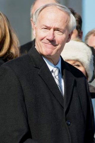 Asa Hutchinson Height