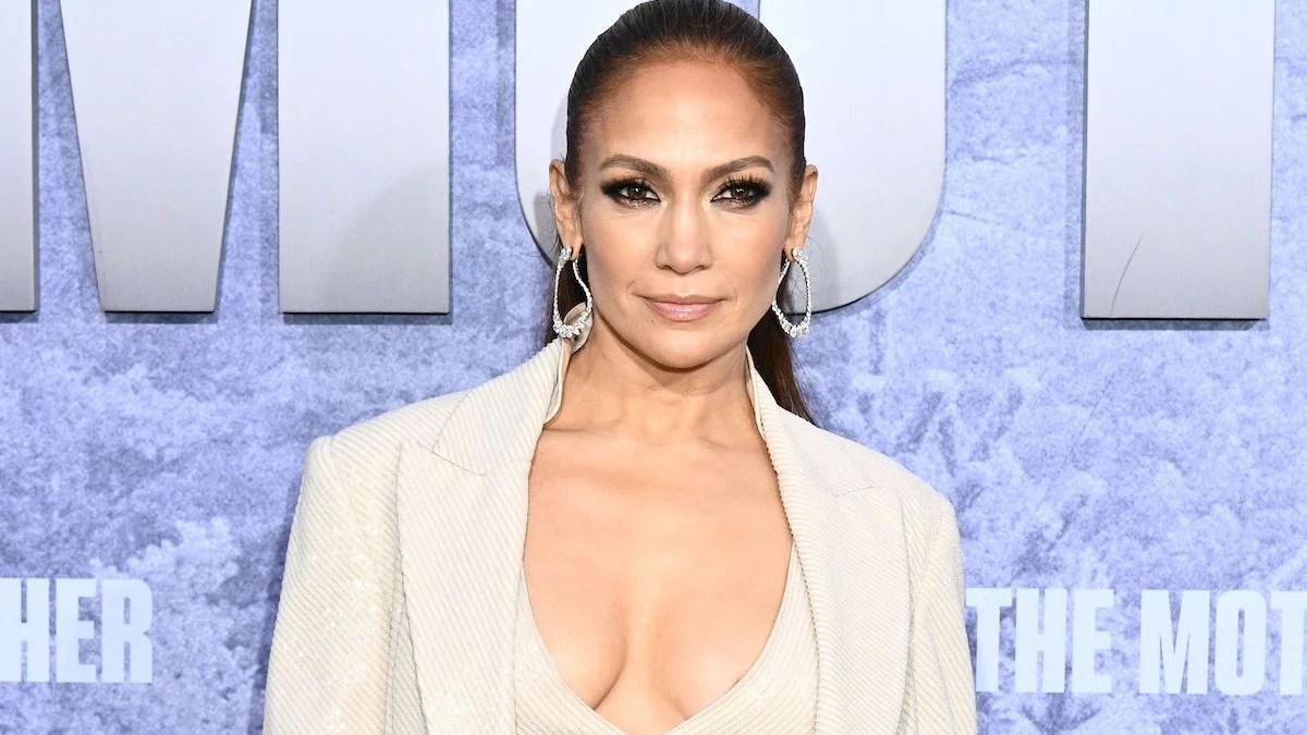 Jennifer Lopez attends "The Mother" Los Angeles Premiere