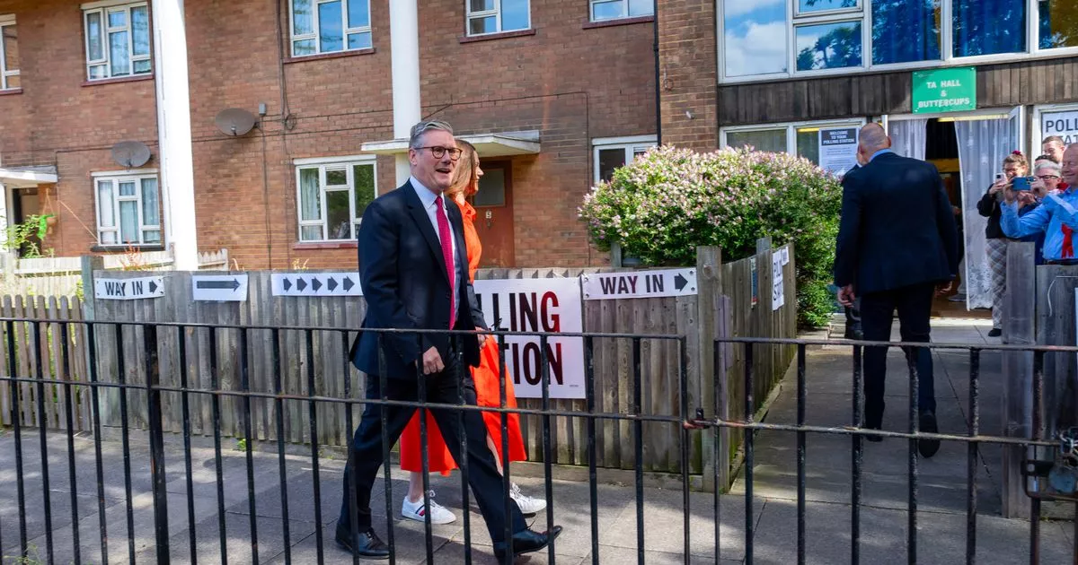 Sir Keir Starmer looks set to be walking into Downing Street