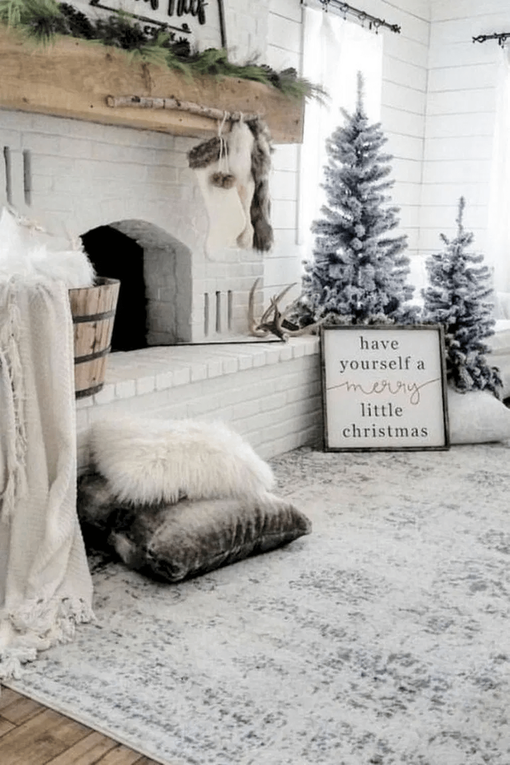 Lovely Winter Wonderland Home Decoration Ideas Look Beautiful 29