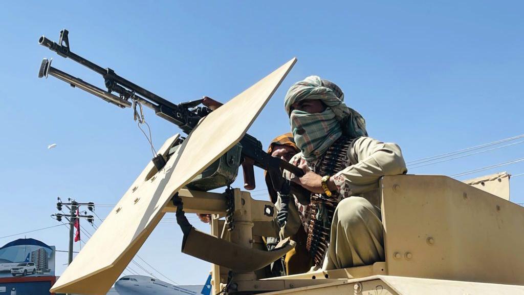 Taliban members behind a large machine gun in Kabul, Afghanistan, in 2021