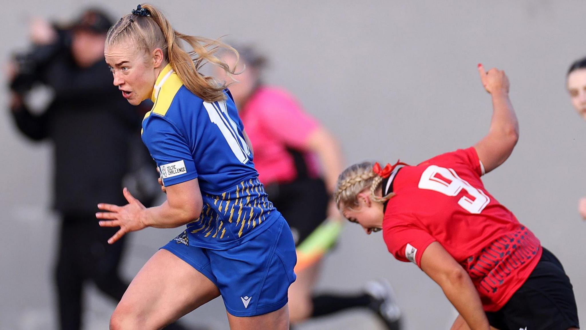 Catherine Richards breaks free to score a try