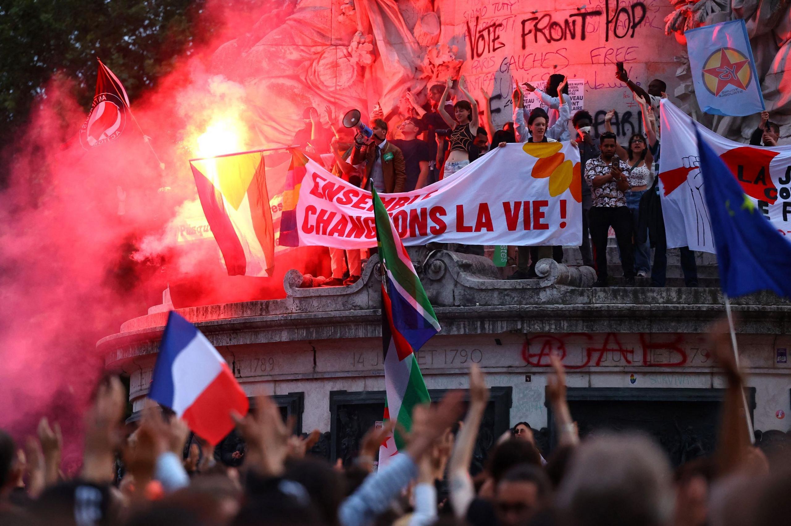 Anti-right protestors setting off flares in Paris