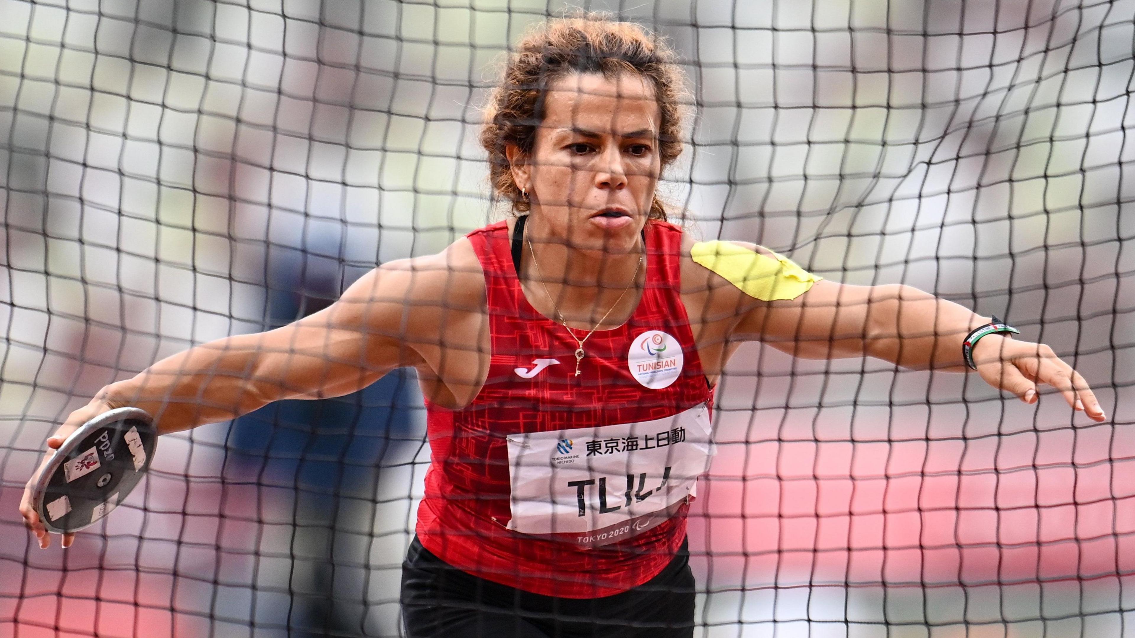 Raoua Tlili prepares to throw a discus during competition at Tokyo 2020