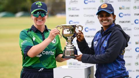 Ireland captain Laura Delany and Sri Lanka skipper Anushka Sanjeewani