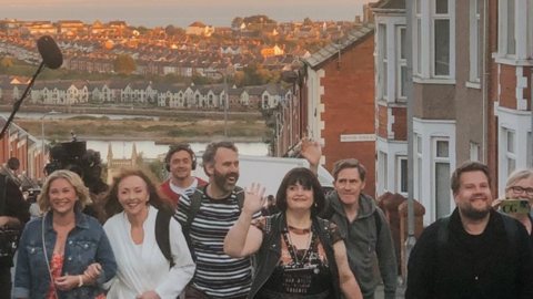 Joanna Page, Melanie Walters, Robert Wilfort, Ruth Jones, rob Brydon and James Corden on Trinity Street with sunset behind