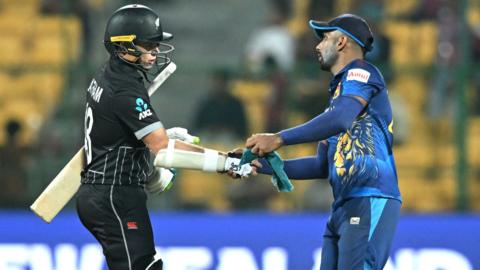 New Zealand's Tom Latham and Sri Lanka's Chamika Karunaratne