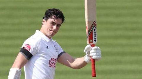 Hampshire batter Ali Orr raises his bat