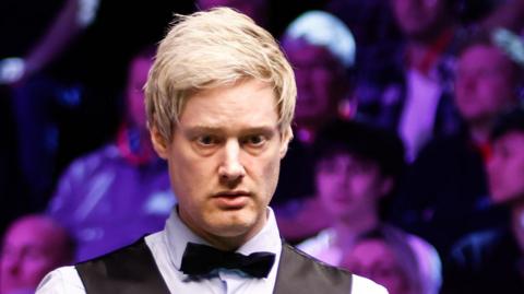 Neil Robertson weighs up a shot