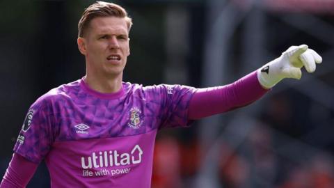 Luton Town goalkeeper Thomas Kaminski