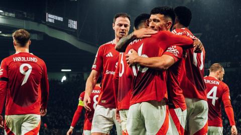 Manchester United players celebrate Amad Diallo goal