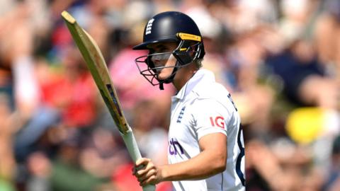 England batter Jacob Bethell raises his bat as he walks off after being dismissed for 96 in second Test against New Zealand in Wellington