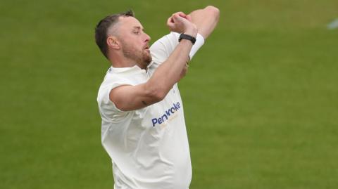 Sussex seamer Ollie Robinson bowling