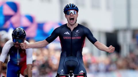 Finlay Graham celebrates winning Paralympic gold in Paris