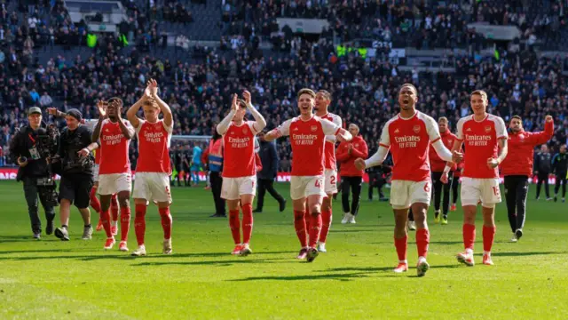 Arsenal players celebrate 