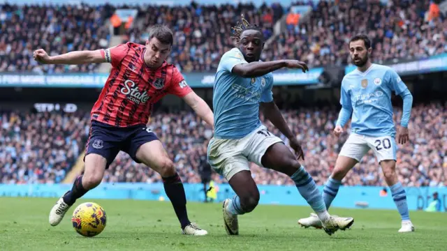 Jeremy Doku of Manchester City challenges Seamus Coleman of Everton