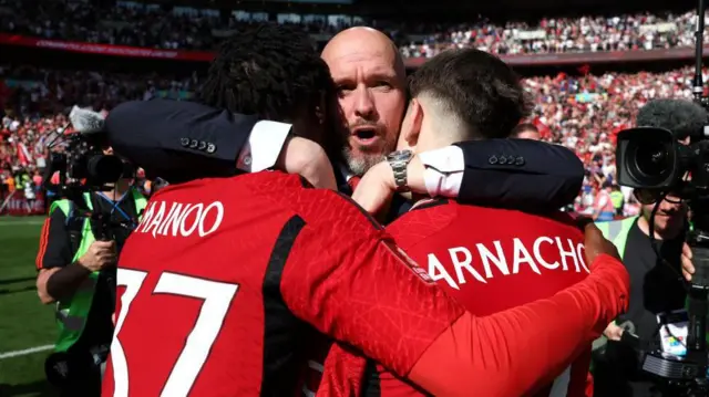 Erik ten Hag hugs Kobbie Mainoo and Alejandro Garnacho