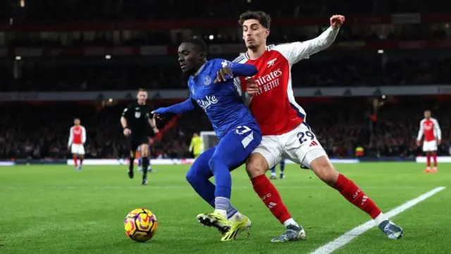  Idrissa Gueye of Everton is challenged by Kai Havertz of Arsenal 