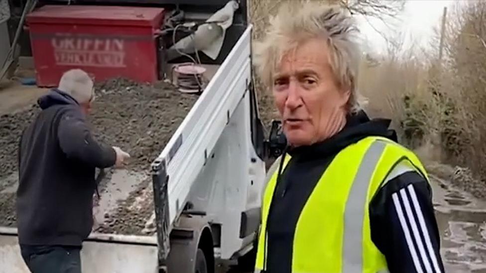 Sir Rod Stewart fixing potholes