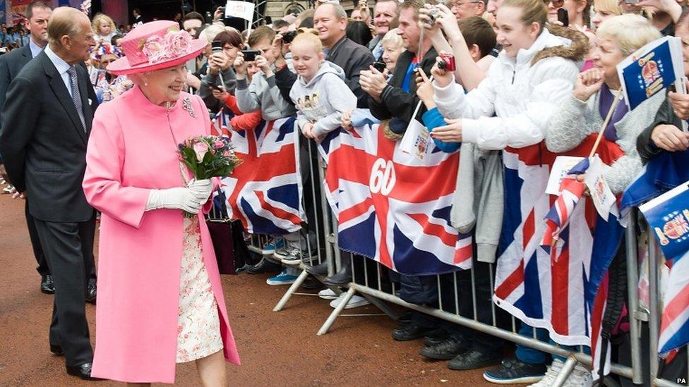 Queen meets well wishers in George Square, Glasgow