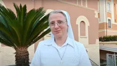 Simona Brambilla em uma captura de tela tirada de um vídeo publicado pelo Instituto das Irmãs Missionárias da Consolata e transmitido pela Reuters