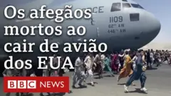 Tentando fugir do Talebã, um ano atrás, várias pessoas morreram agarradas a aviões militares americanos que decolaram às pressas. A BBC conta a história de uma delas.