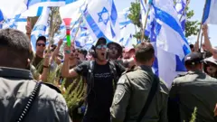 Manifestantes protestam contra nova lei em Jerusalém 