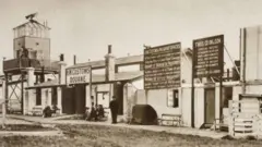 A torre, com janelas em todos os lados, foi erguida em 1920