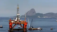 Plataforma da Petrobras na Baía de Guanabara em 2010