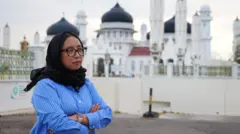 Kontestasi pilkada di Aceh masih menjadi arena yang sulit ditembus oleh perempuan. 