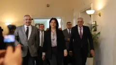 İmralı'da Öcalan ile görüşen Sırrı Süreyya Önder, Pervin Buldan ve siyasi parti ziyaretlerine katılan Ahmet Türk yan yana yürürken