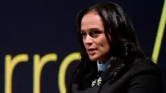 Mu kiganiro kidasanzwe na BBC, Isabel Dos Santos yatanze insiguro ku bimwagirizwa.