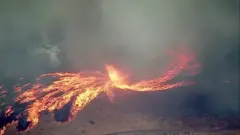 Calor, tempo seco e fortes ventos espalharam chamas na Califórnia e criaram fenômeno climático impressionante.