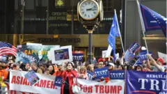 Apoiadores de Trump asiáticos e sino-americanos durante uma manifestação em Manhattan, em 2016