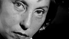 Clarice Lispector em foto em preto e branco