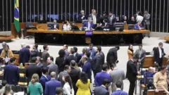 Deputados no plenário da Câmara