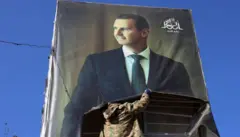 Imagem de Bashar-al Assad na lateral de um prédio em Damasco, na Síria