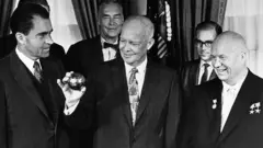 Nixon, Eisenhower e Khrushchev na Casa Branca em 1959