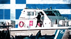 Imagem ilustrada mostrando um agente da guarda costeira grega com uma arma em um barco, com a bandeira grega atrás