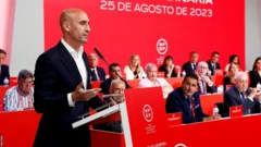 Ông Luis Rubiales đang đối mặt với ap lực ngày càng lớn từ nhiều phía