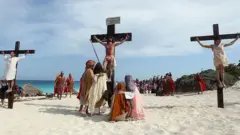 Encenação da crucificação de jesus Cristo